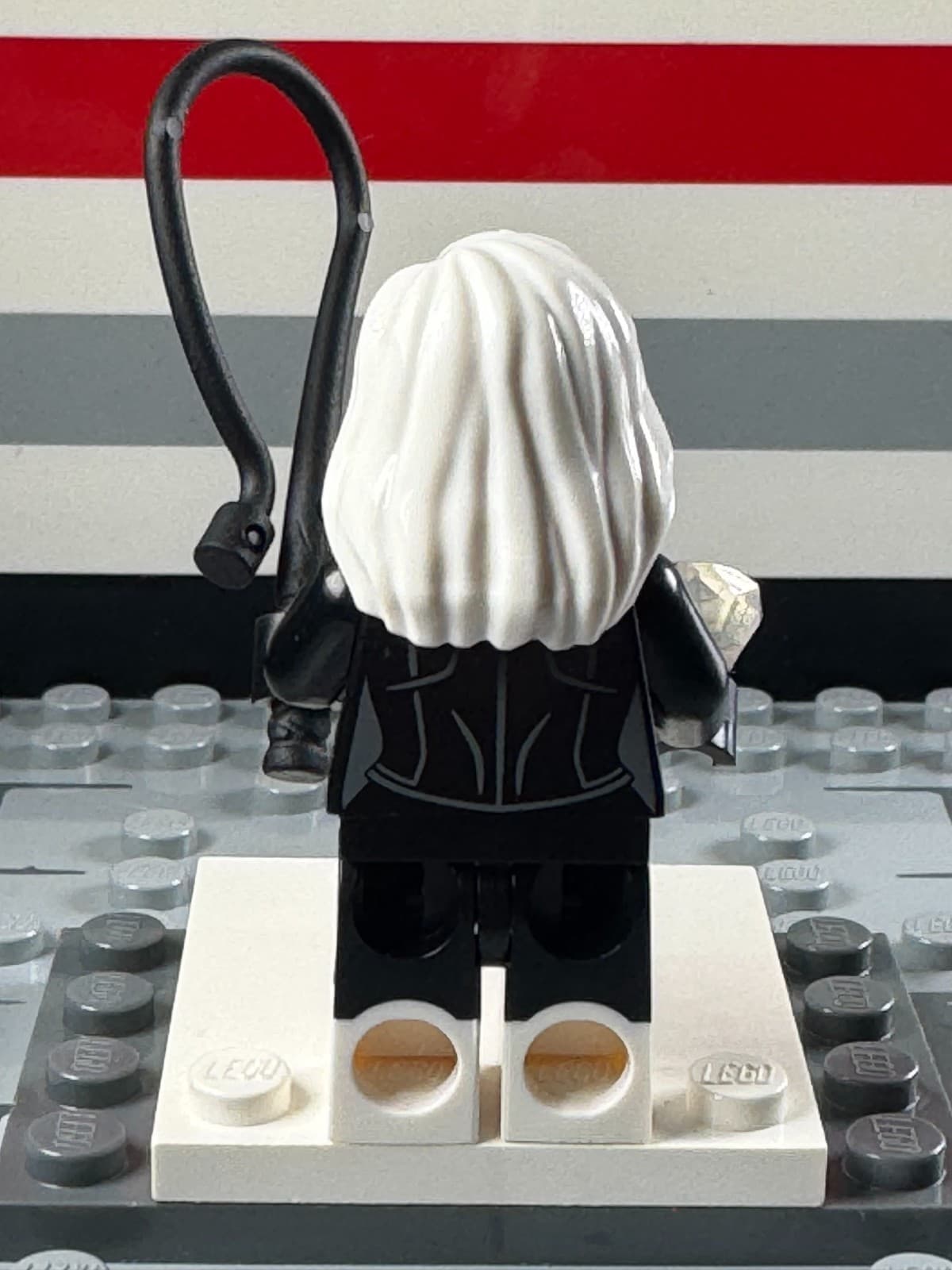 Retired LEGO Black Cat Minifigure sh0715 Marvel Spider-Man Daily Bugle Set 76178 - Thumbnail 2