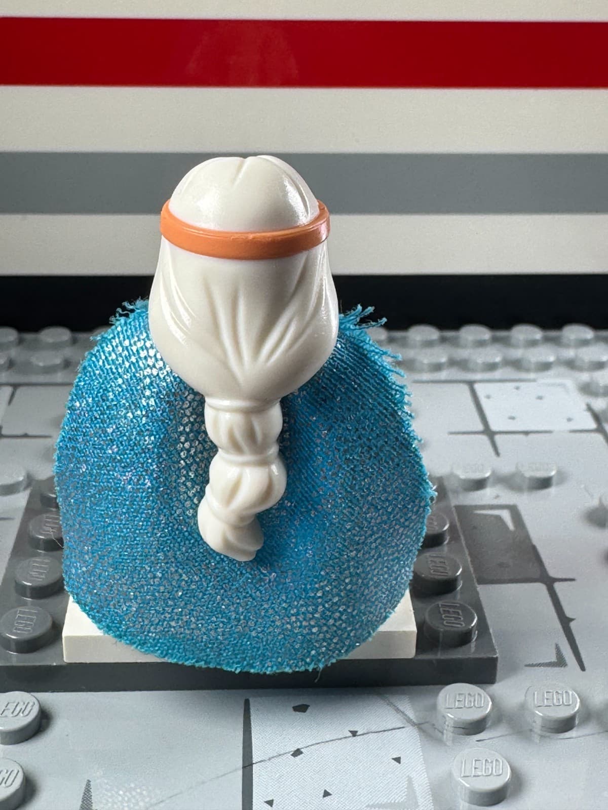 Retired The Lego Movie Vitruvius Minifigure with staff and cape tlm021 70809 - Thumbnail 2