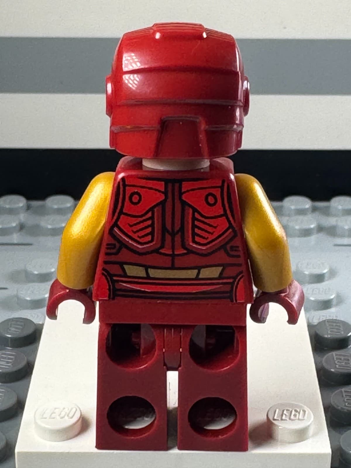 Retired Iron Man Minifigure sh0910 Marvel Super Heroes Thanos Hulkbuster 76263 - Thumbnail 2