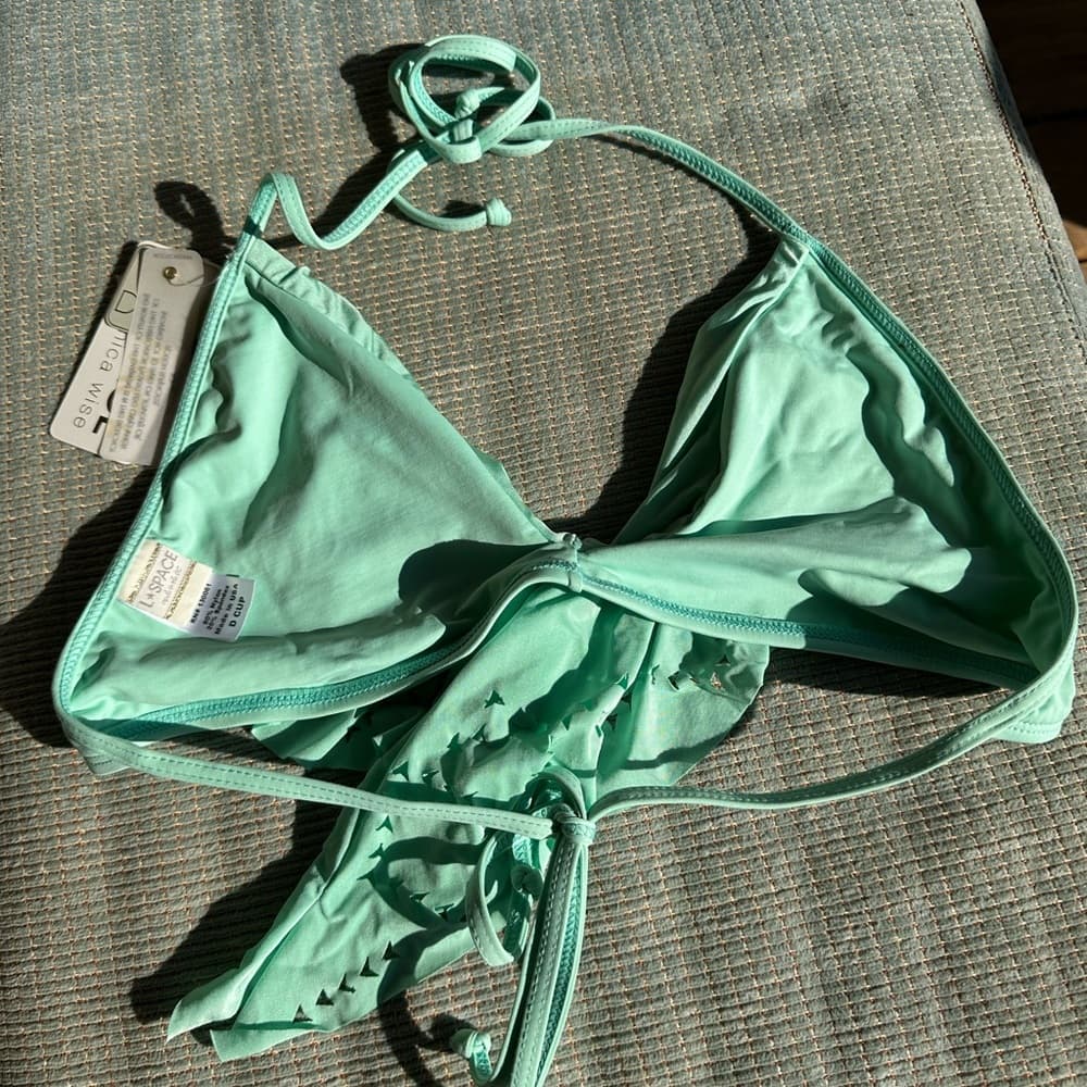 NWT L*space laser cut flutter bikini top sea foam d cup - Thumbnail 4