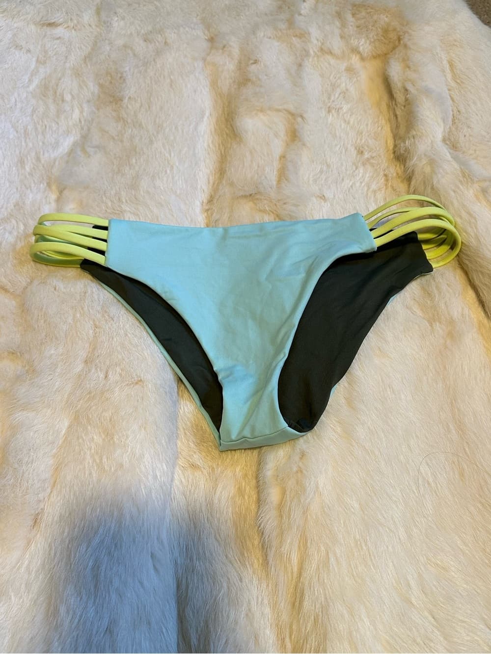 NWOT L*Space Low Down bikini bottoms dark green - Thumbnail 4
