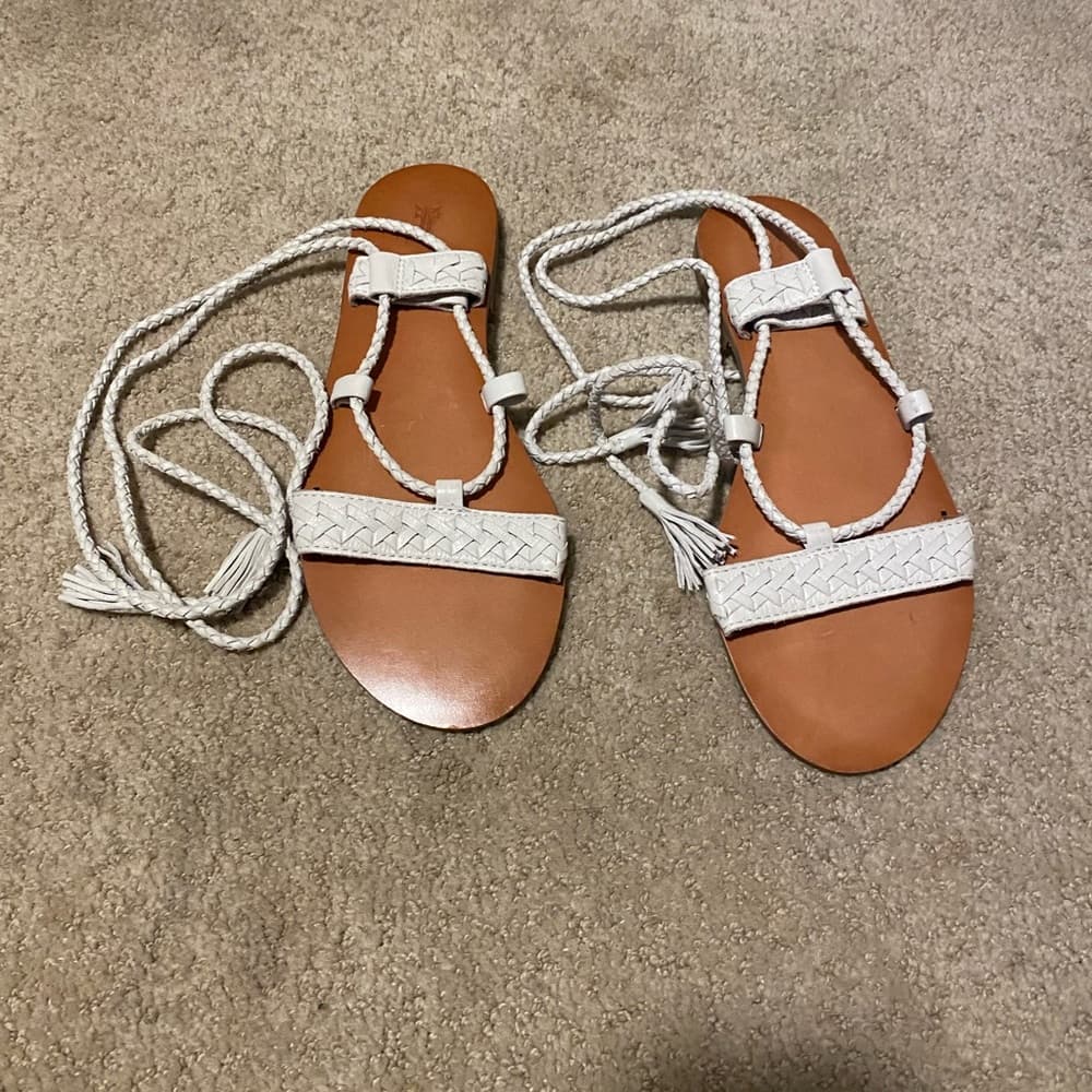 NWOT Frye Ruth white tan leather sandals