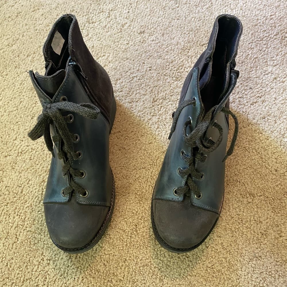 NWOT Naot Groovy lace up boots Oily Midnight Vintage Ash
