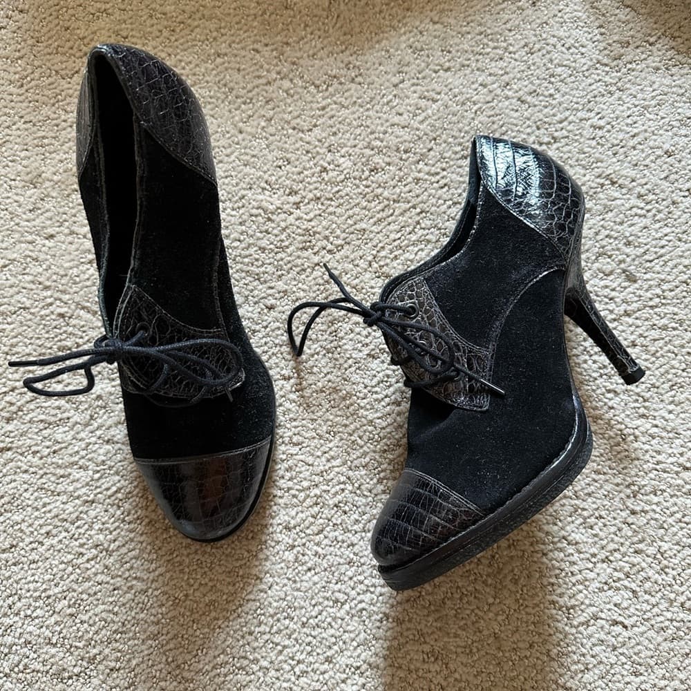 Vintage Y2K DKNY Victorian oxford heels black