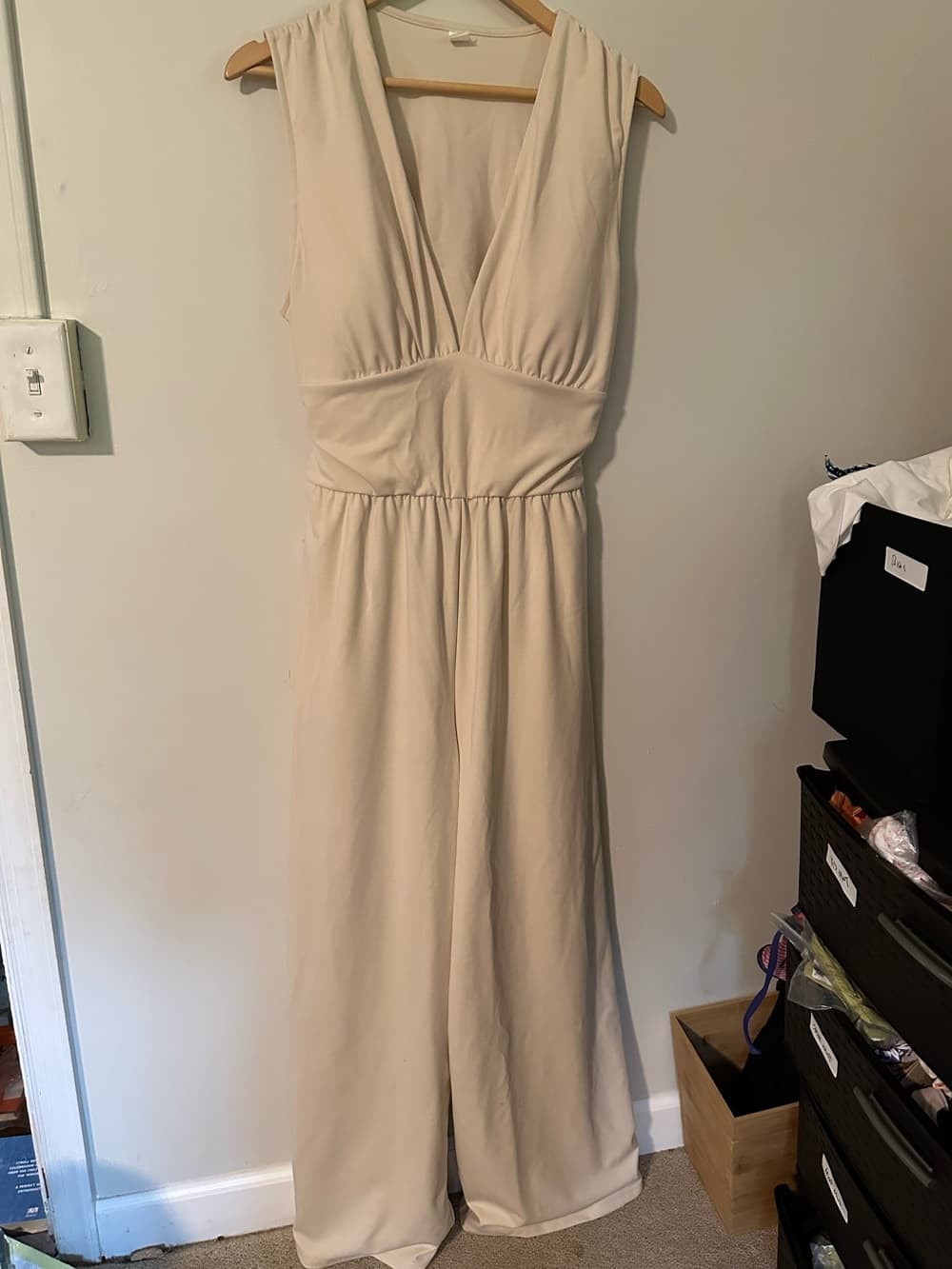NWOT Halara V Neck Sleeveless Ruched Pocket Jumpsuit-Easy Peezy Arctic Wolf - Thumbnail 3