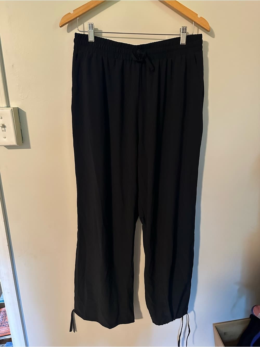NWOT Halara Crossover High Waisted Pocket Drawstring Casual Joggers black - Thumbnail 2