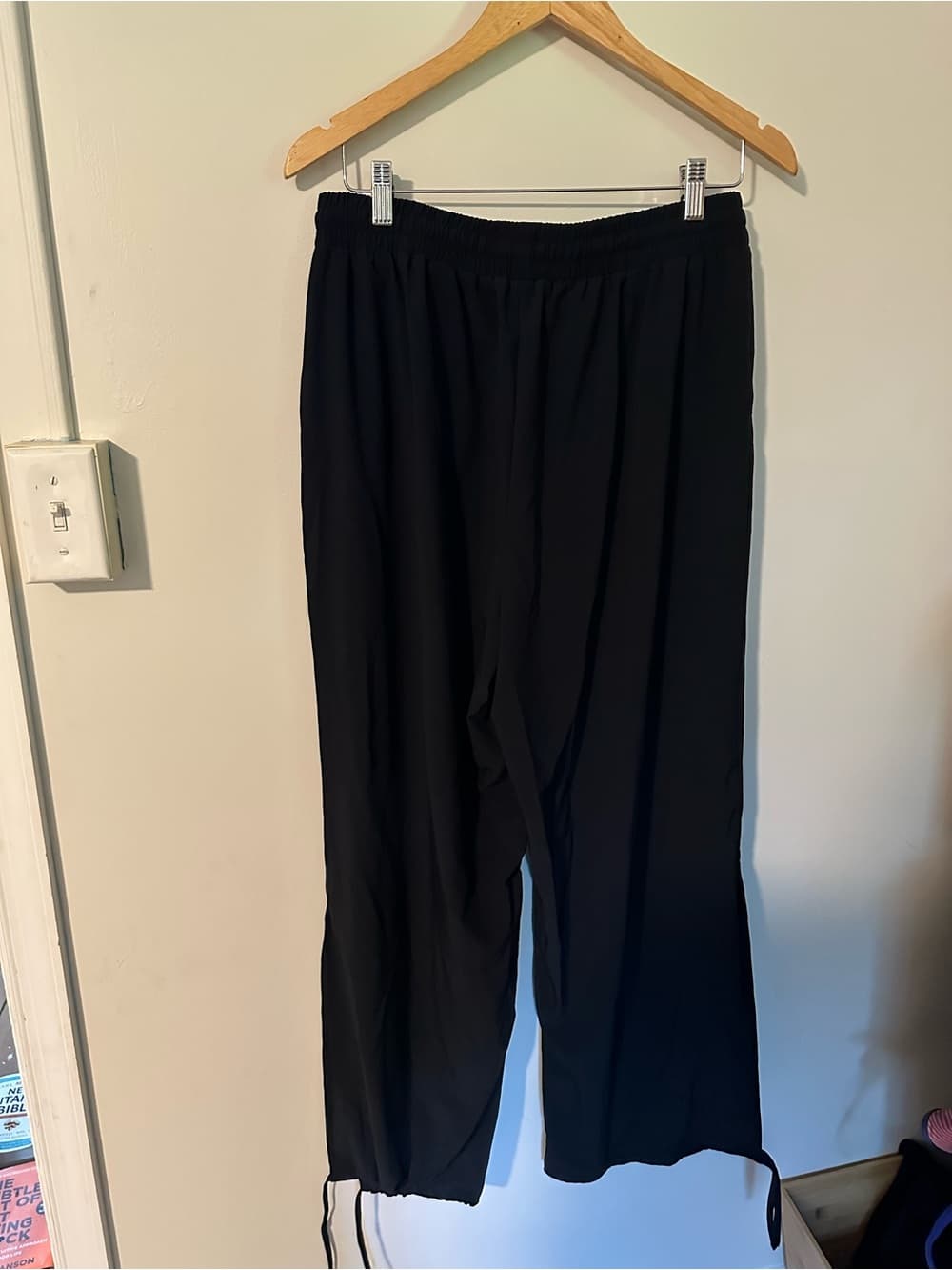 NWOT Halara Crossover High Waisted Pocket Drawstring Casual Joggers black - Thumbnail 4