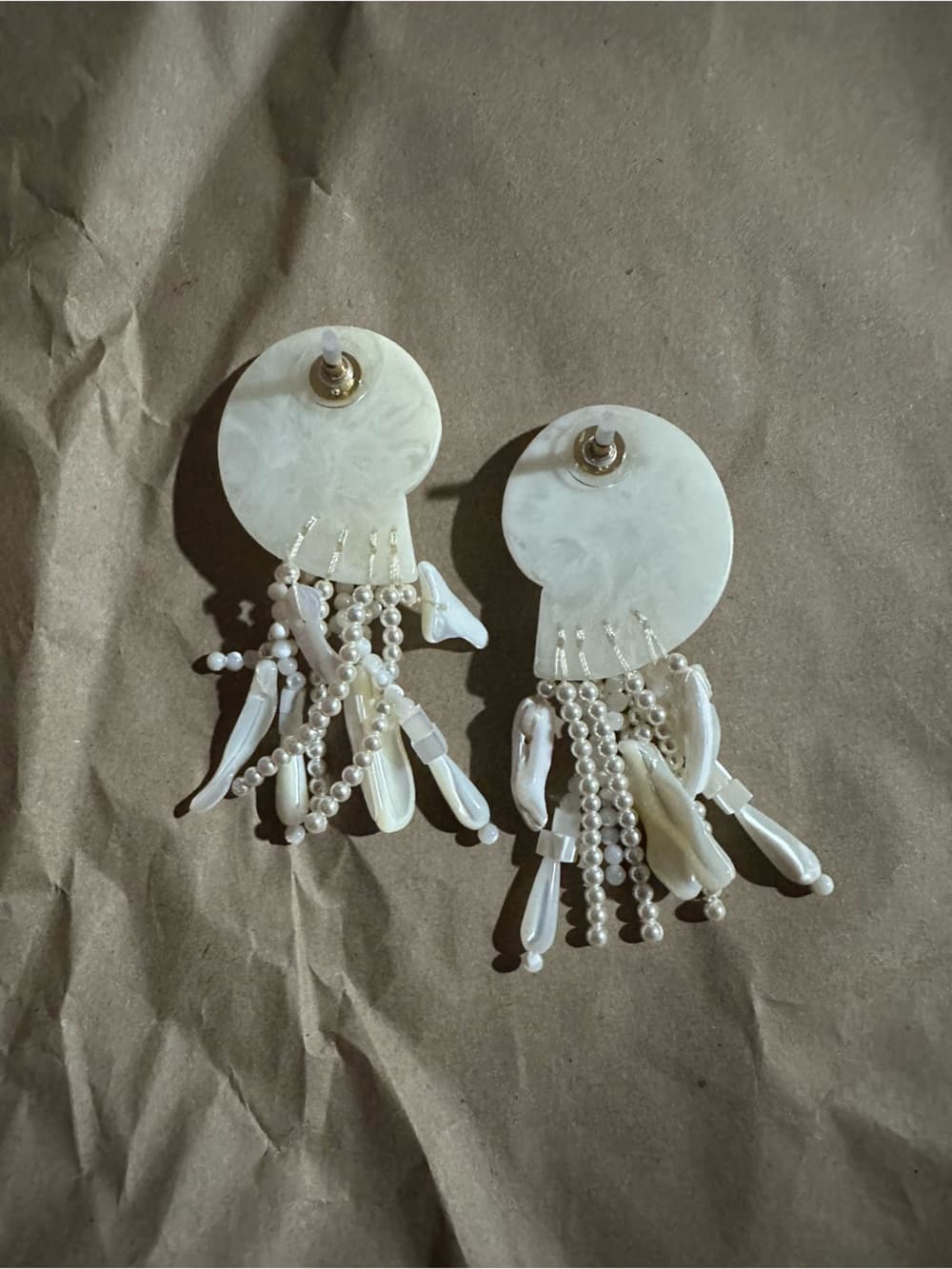 NWT Tuckernuck Shelly white and pearl earrings - Thumbnail 3