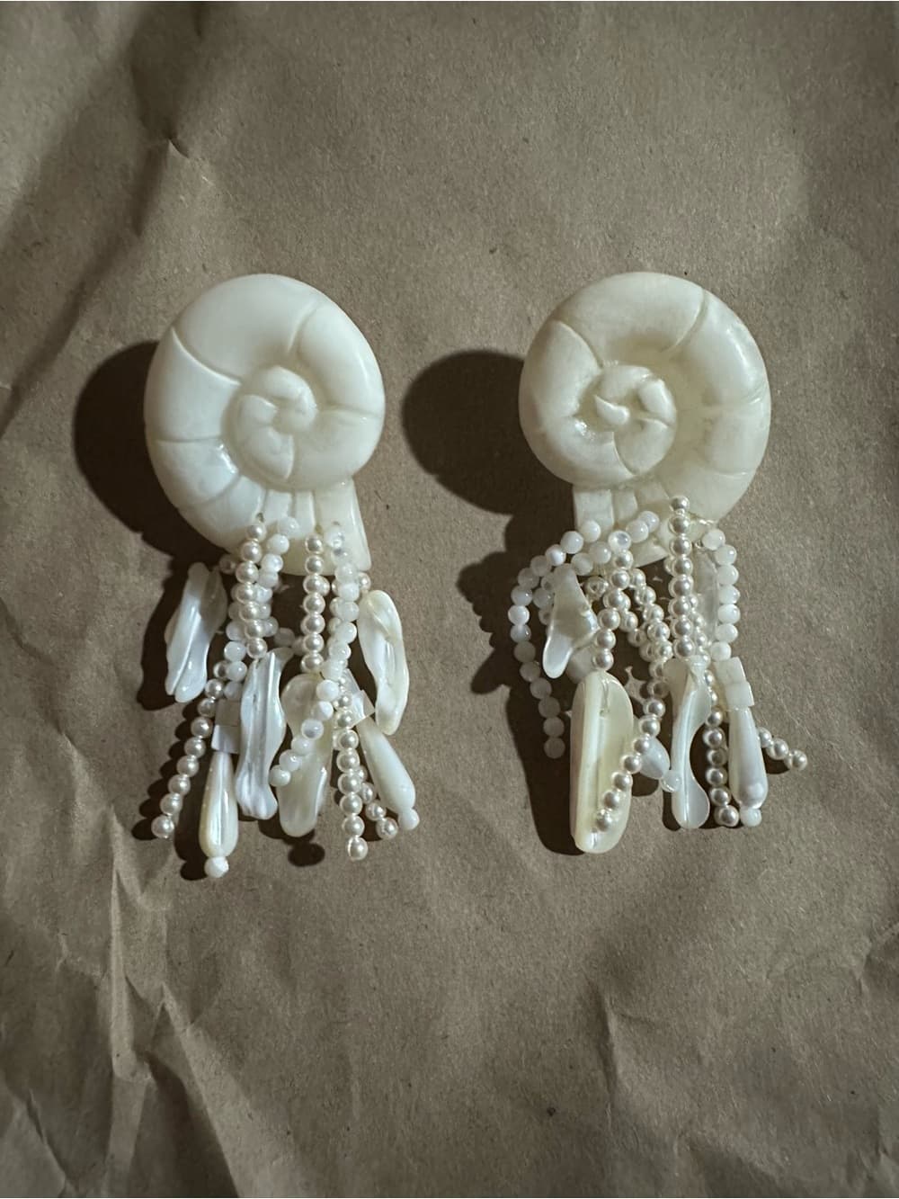 NWT Tuckernuck Shelly white and pearl earrings - Thumbnail 2