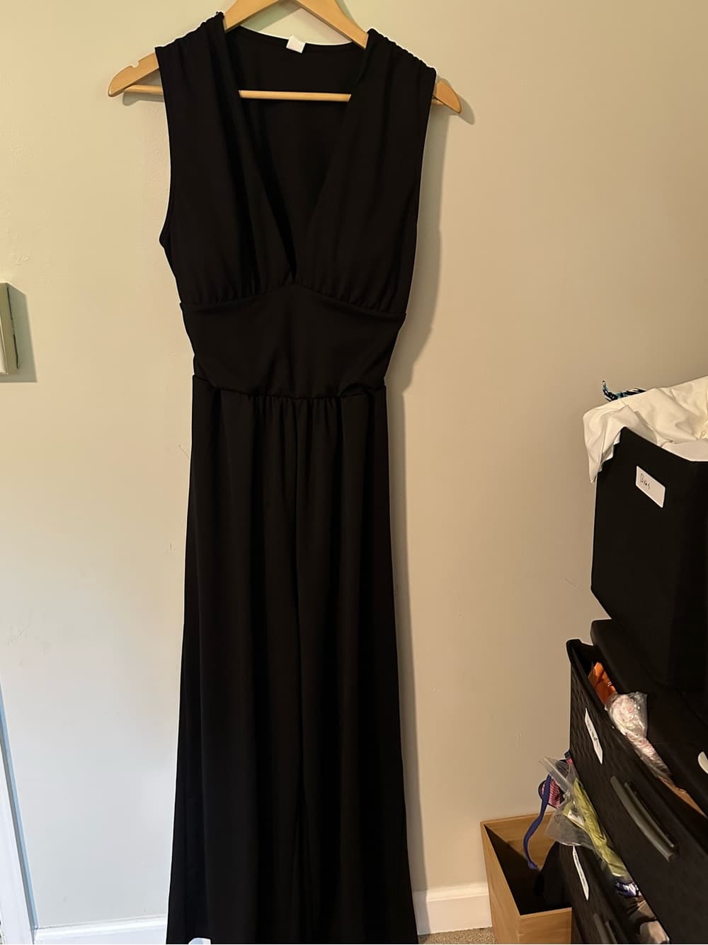 NWOT Halara V Neck Sleeveless Ruched Pocket Jumpsuit-Easy Peezy black - Thumbnail 3