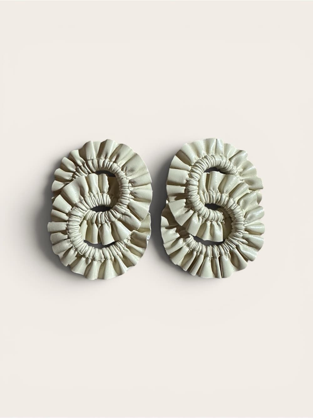 NWT Tuckernuck Carraway leather earrings cream - Thumbnail 5