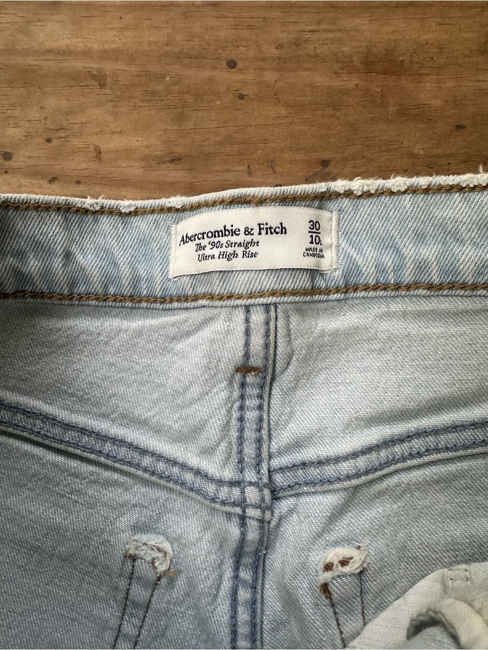 Abercrombie and Fitch The 90’s Straight Ultra High rise jeans 10L - Thumbnail 2