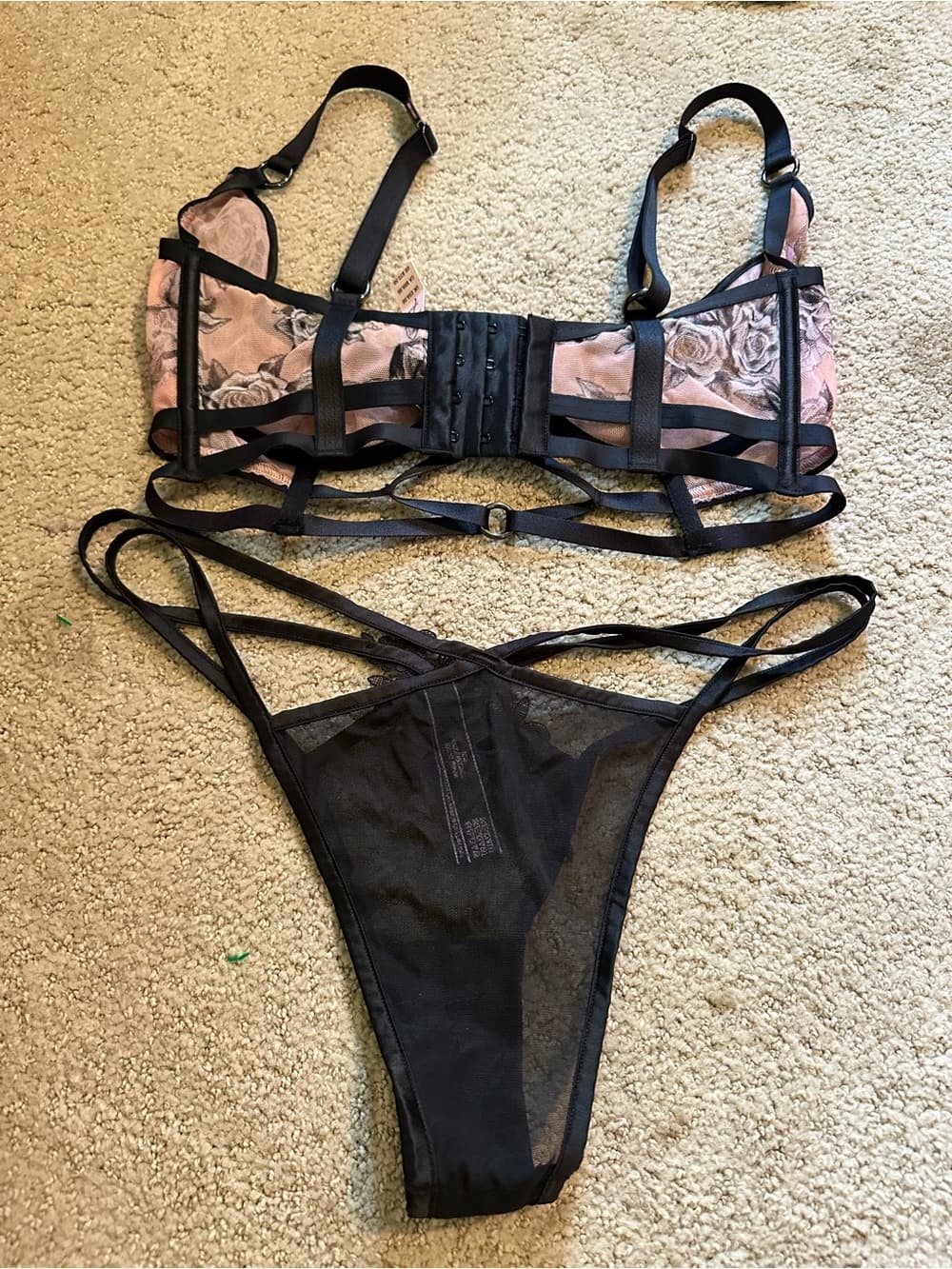 NWT Victoria’s Secret peaceful rose lingerie set 34DDD - Thumbnail 4