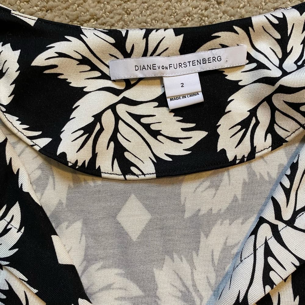Diane Von Furstenberg Reina 100% silk Floral Print Long Sleeve Dress - Thumbnail 2