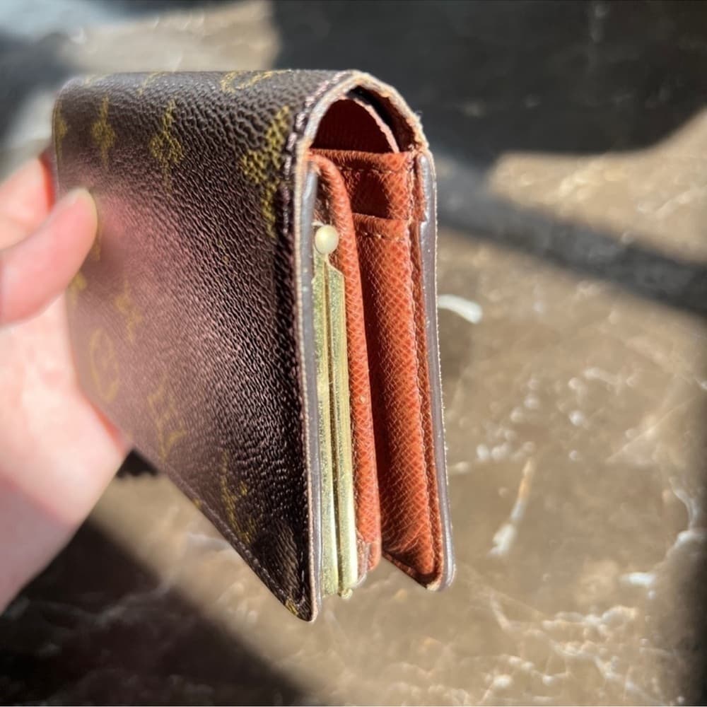 Authentic Louis Vuitton Kisslock wallet classic monogram canvas - Thumbnail 4