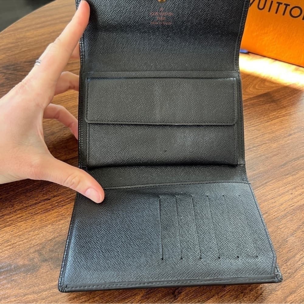 Authentic Louis Vuitton Epi Passport Porte-Tresor Etui Wallet black - Thumbnail 8