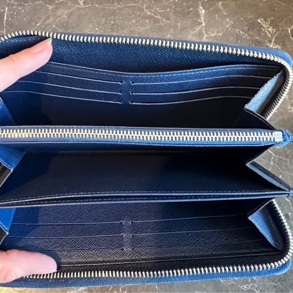 Authentic Louis Vuitton Zippy Epi leather wallet blue silver - Thumbnail 4