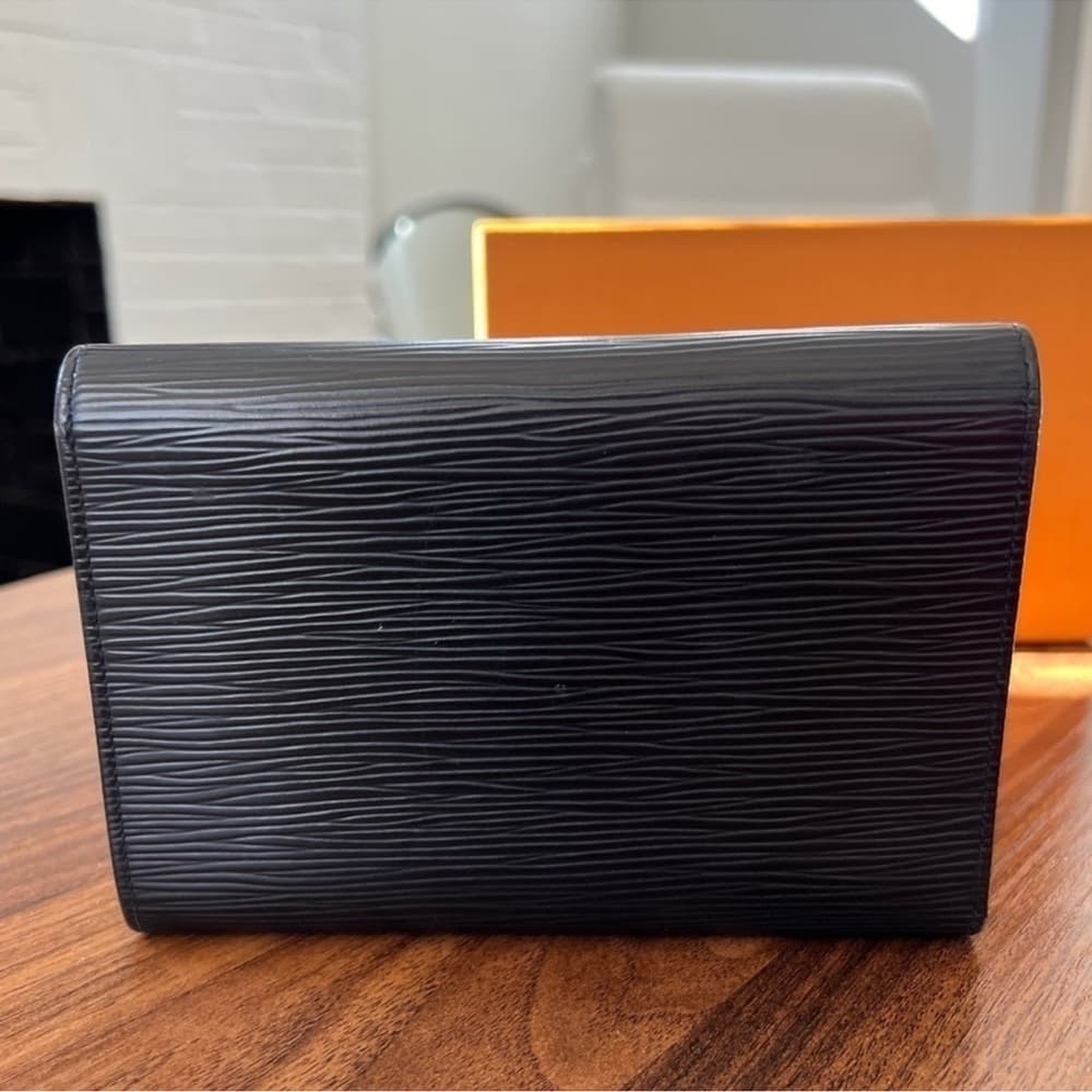 Authentic Louis Vuitton Epi Passport Porte-Tresor Etui Wallet black - Thumbnail 2
