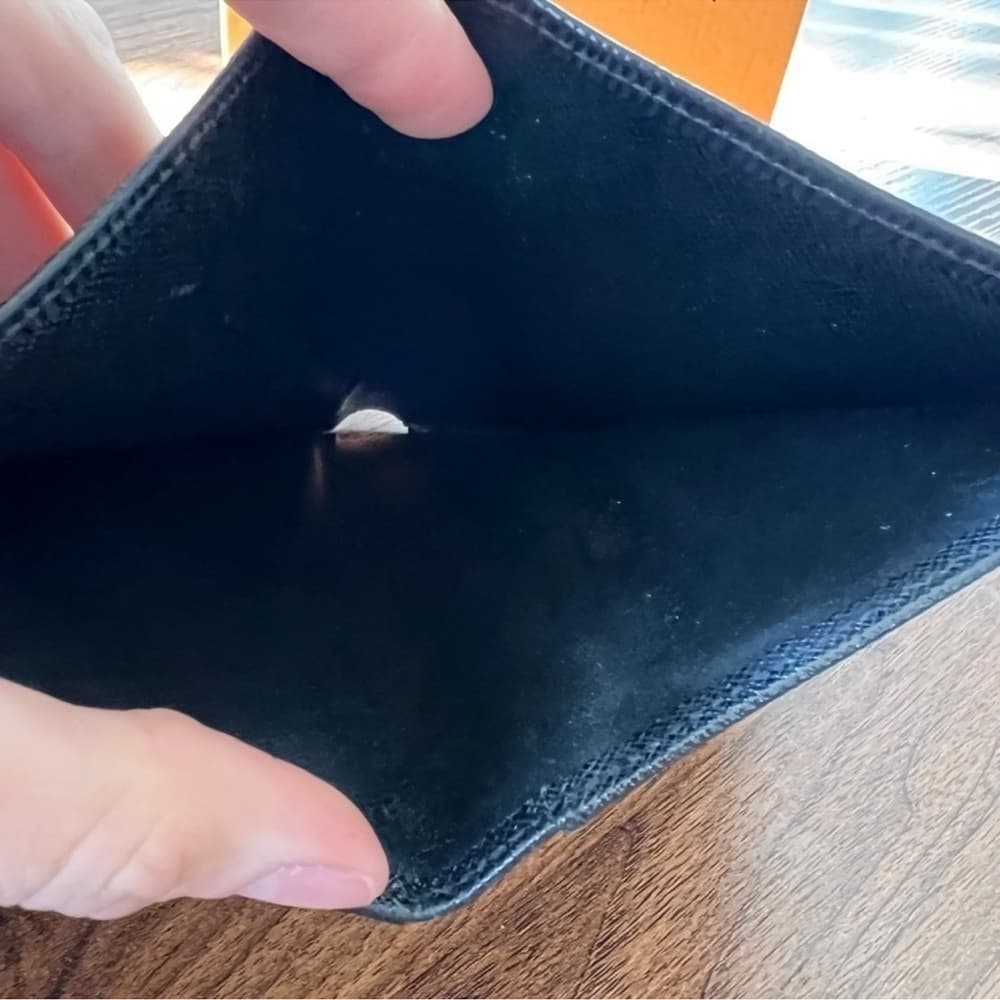 Authentic Louis Vuitton Epi Passport Porte-Tresor Etui Wallet black - Thumbnail 6