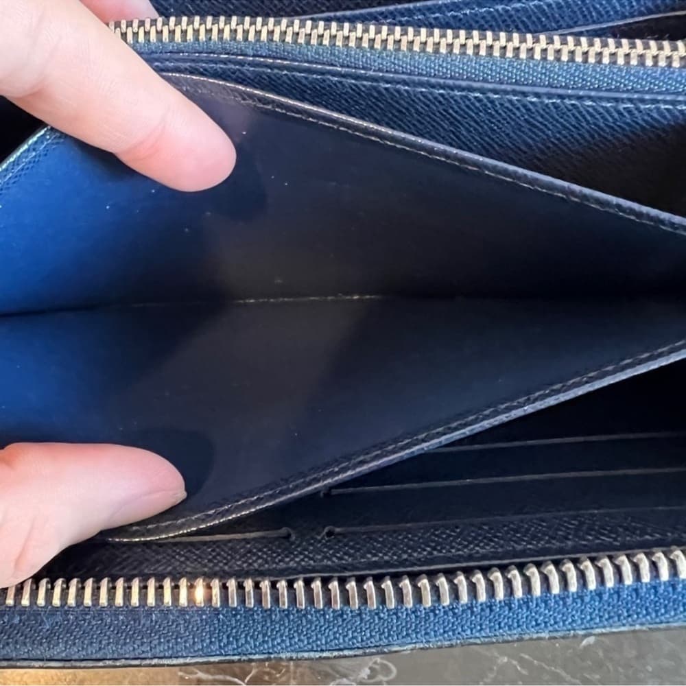 Authentic Louis Vuitton Zippy Epi leather wallet blue silver - Thumbnail 3