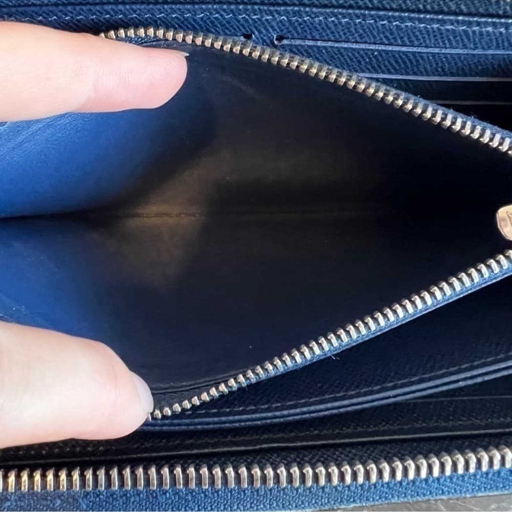 Authentic Louis Vuitton Zippy Epi leather wallet blue silver - Thumbnail 2
