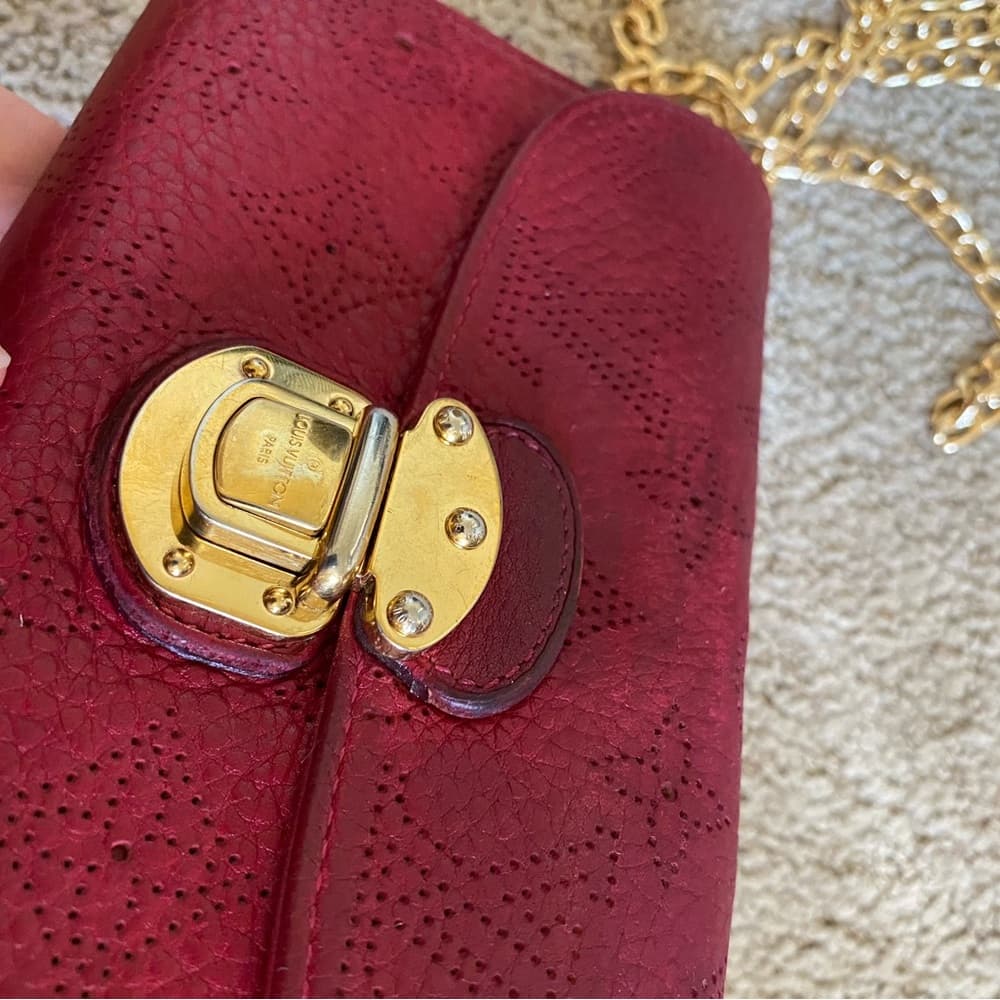 Louis Vuitton Amelia Mahina monogram leather wallet on chain crossbody - Thumbnail 6