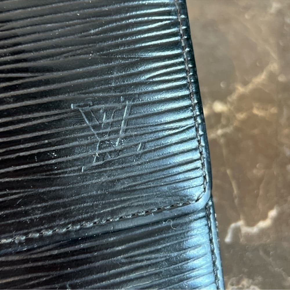 Authentic Louis Vuitton Black Epi Elise wallet - Thumbnail 3