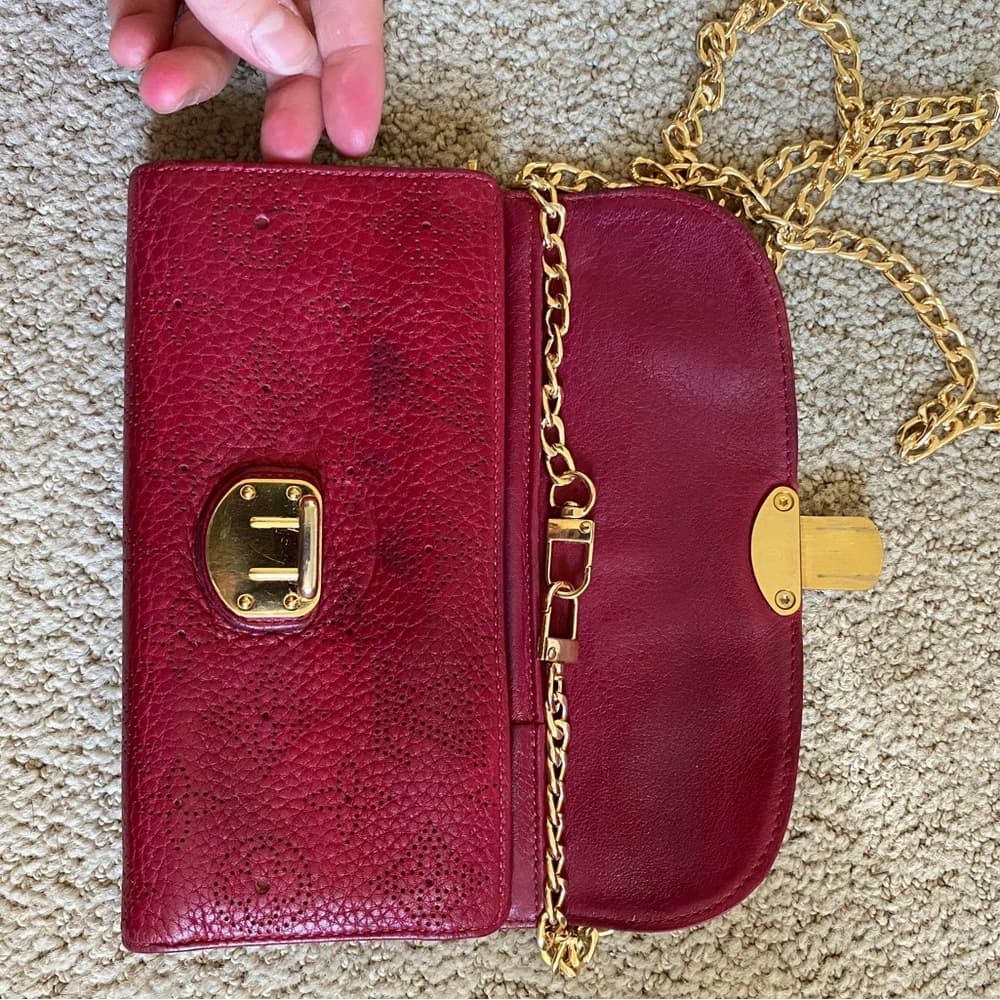 Louis Vuitton Amelia Mahina monogram leather wallet on chain crossbody - Thumbnail 4