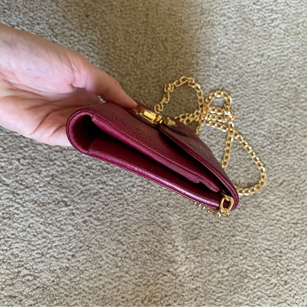 Louis Vuitton Amelia Mahina monogram leather wallet on chain crossbody - Thumbnail 3