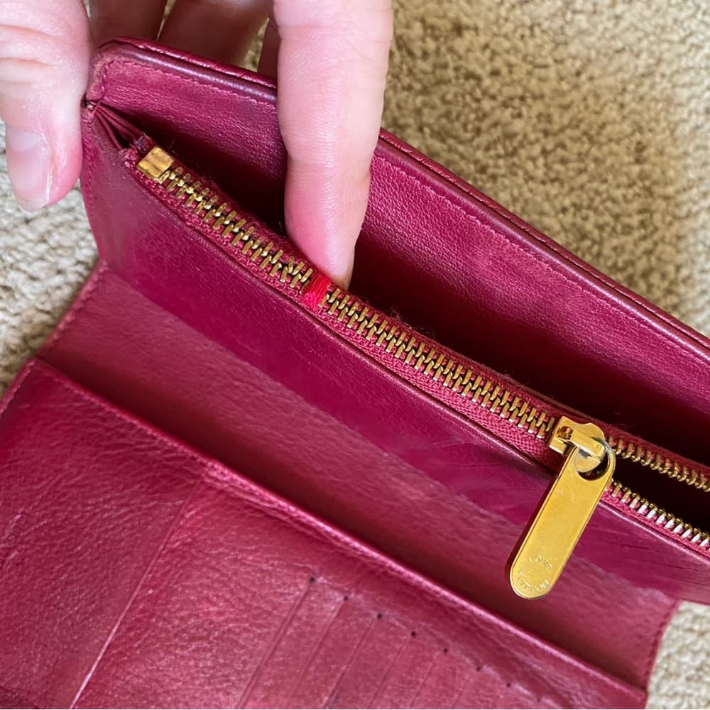 Louis Vuitton Amelia Mahina monogram leather wallet on chain crossbody - Thumbnail 10