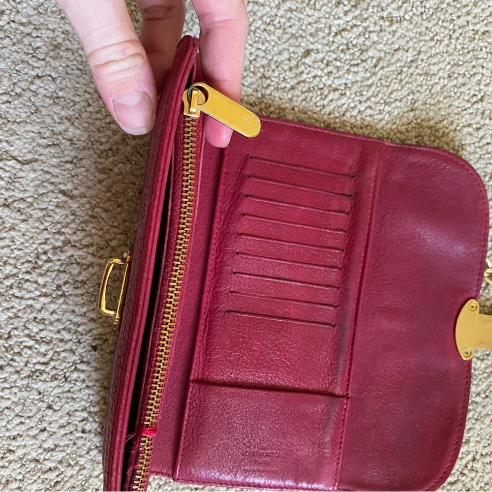 Louis Vuitton Amelia Mahina monogram leather wallet on chain crossbody - Thumbnail 12