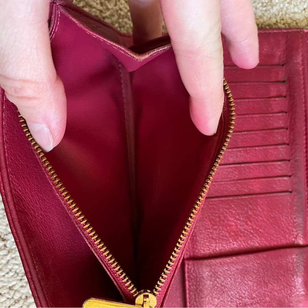 Louis Vuitton Amelia Mahina monogram leather wallet on chain crossbody - Thumbnail 7