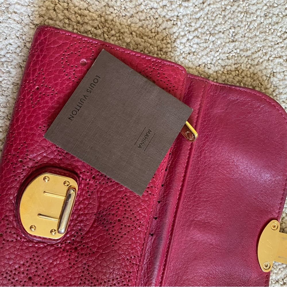 Louis Vuitton Amelia Mahina monogram leather wallet on chain crossbody - Thumbnail 14