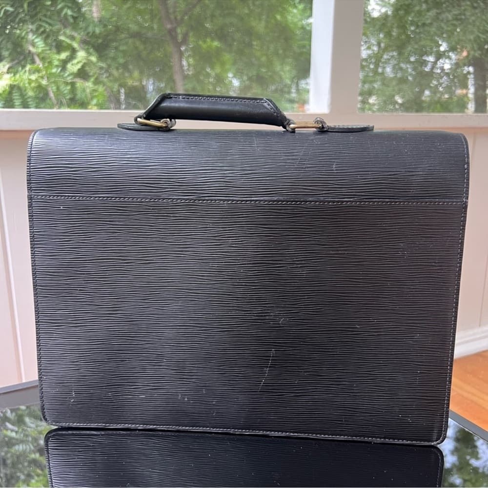 Authentic Louis Vuitton Epi leather briefcase black gold - Thumbnail 5
