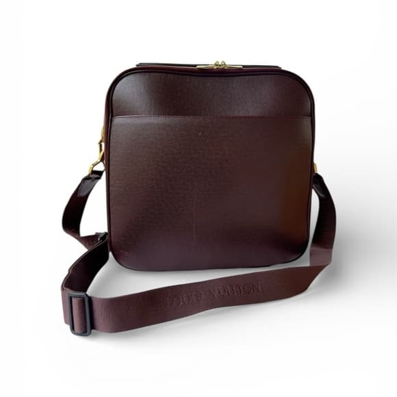 Authentic Louis Vuitton Taiga Tura Crossbody Laptop bag - Thumbnail 17