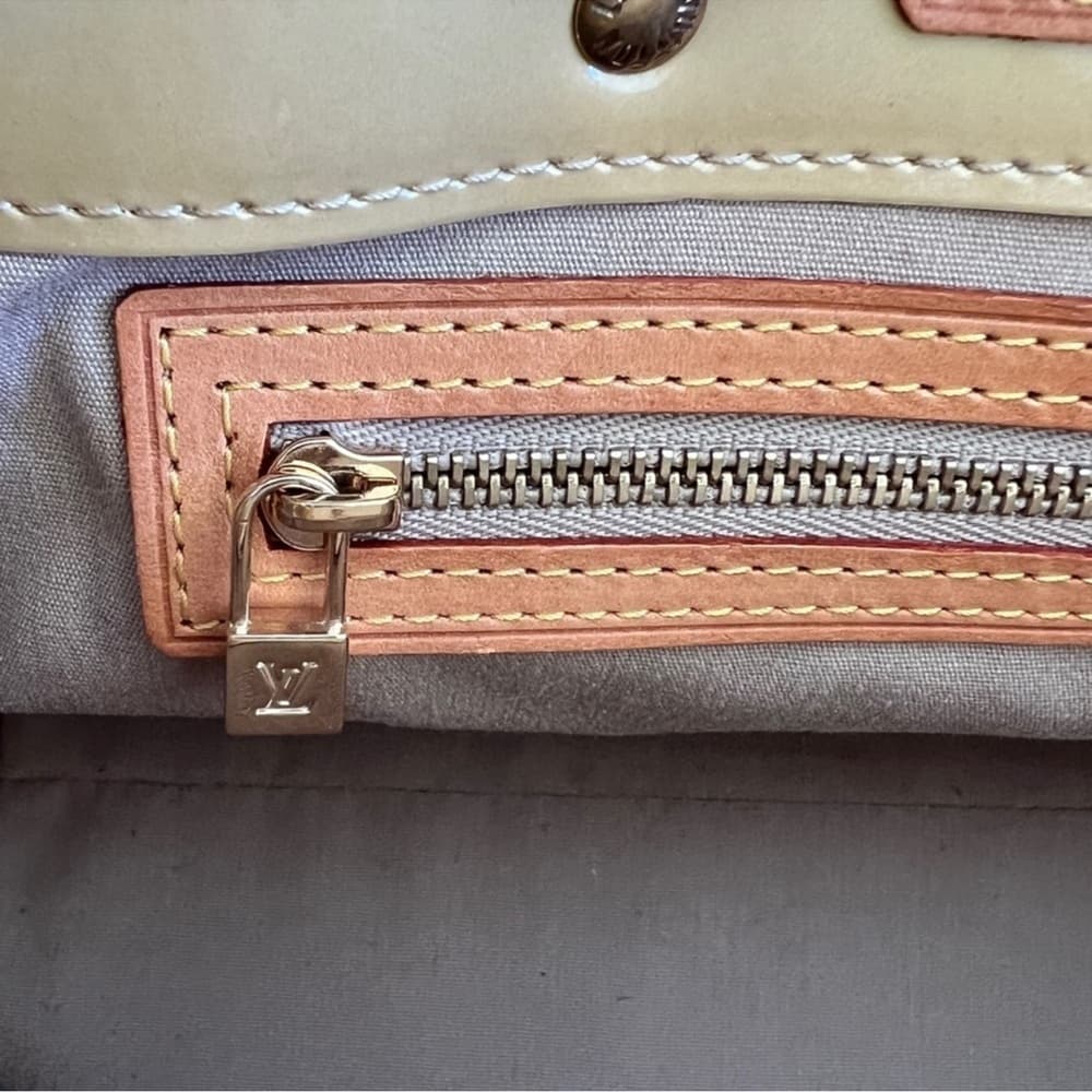 Authentic Louis Vuitton Reade Vernis handbag - Thumbnail 8