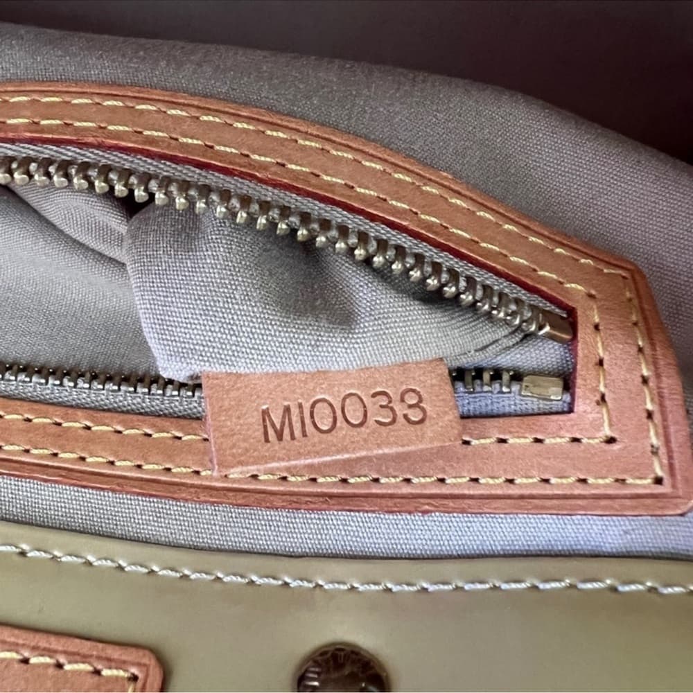 Authentic Louis Vuitton Reade Vernis handbag - Thumbnail 9