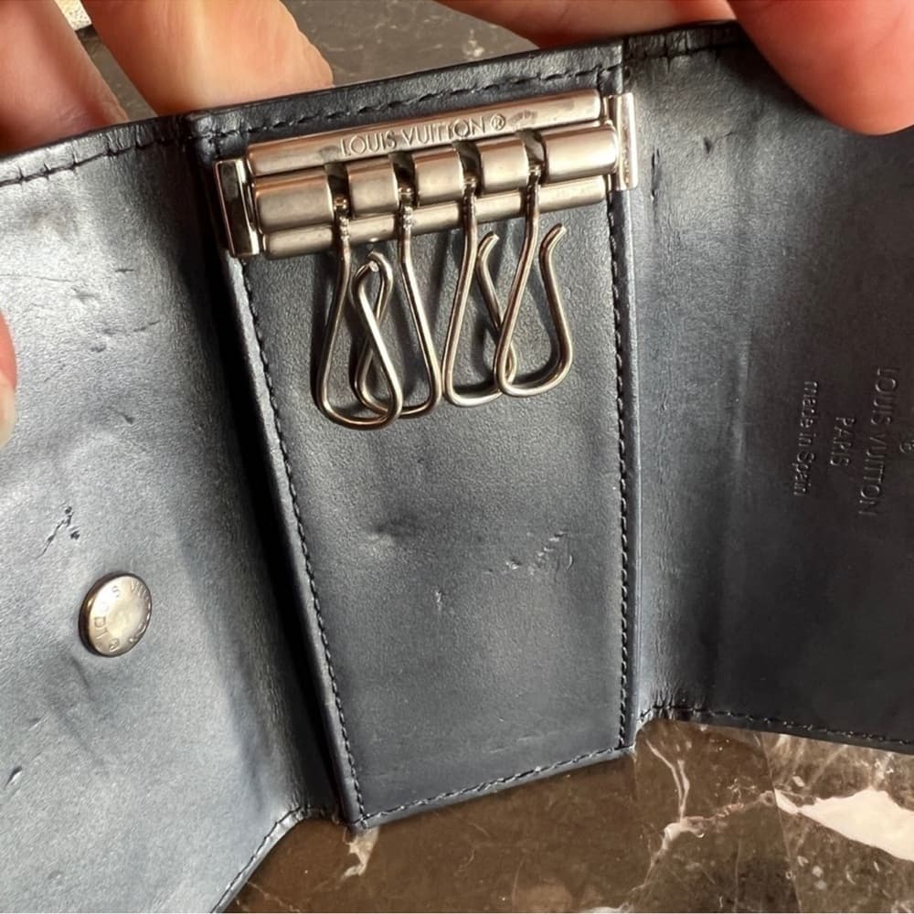 Authentic Louis Vuitton matte vernis key holder - Thumbnail 6