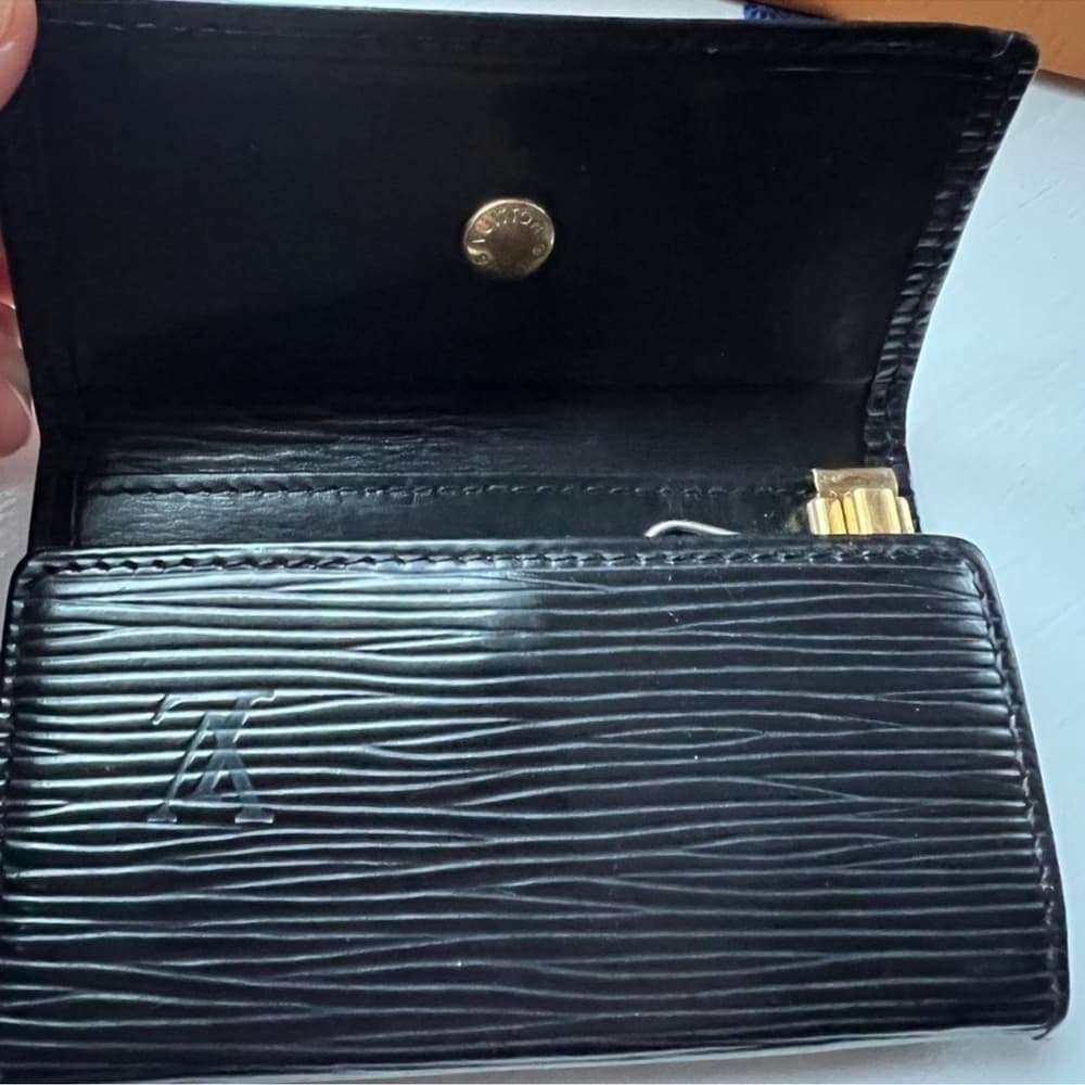 Authentic Louis Vuitton Black Epi Key Holder Wallet - Thumbnail 4
