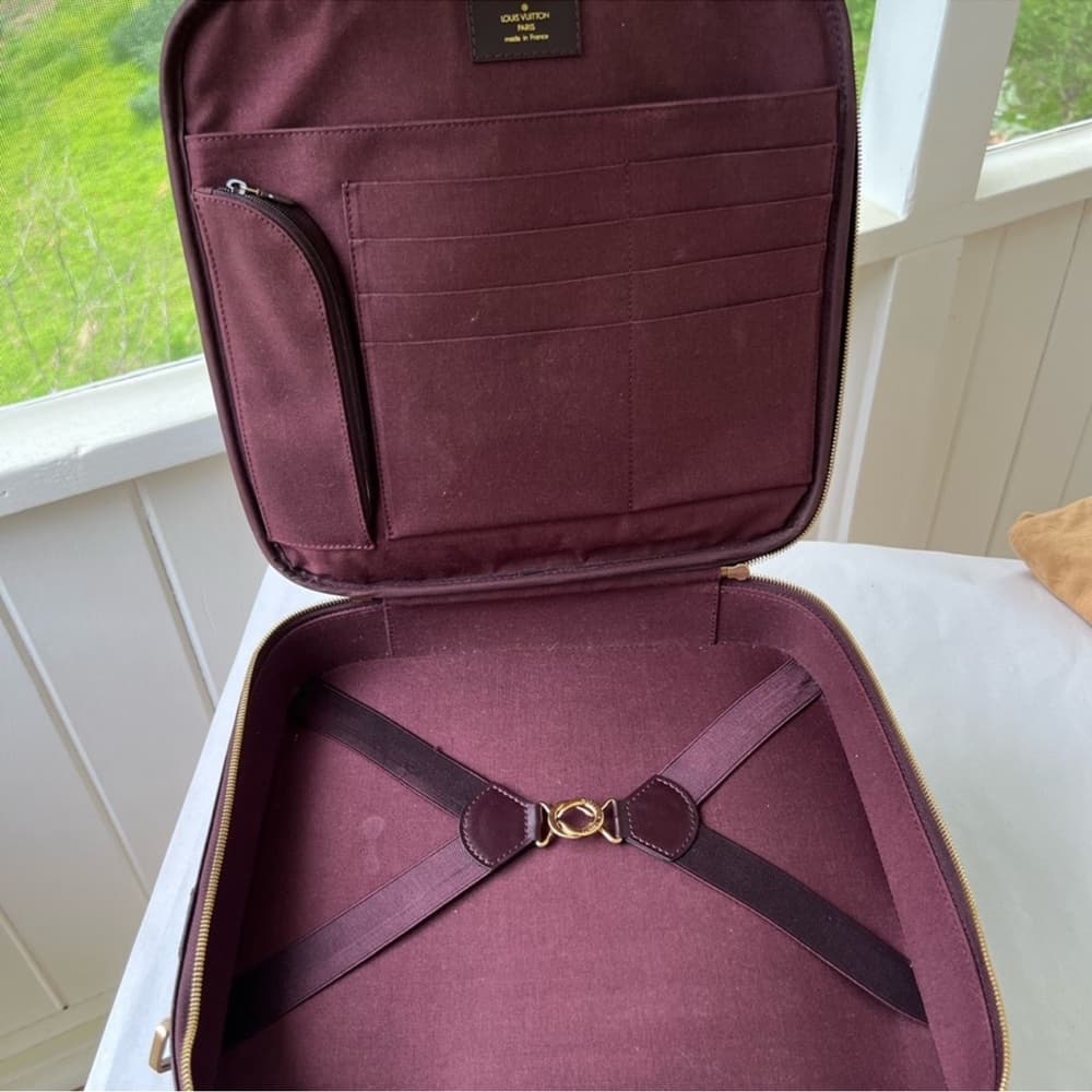 Authentic Louis Vuitton Taiga Tura Crossbody Laptop bag - Thumbnail 8