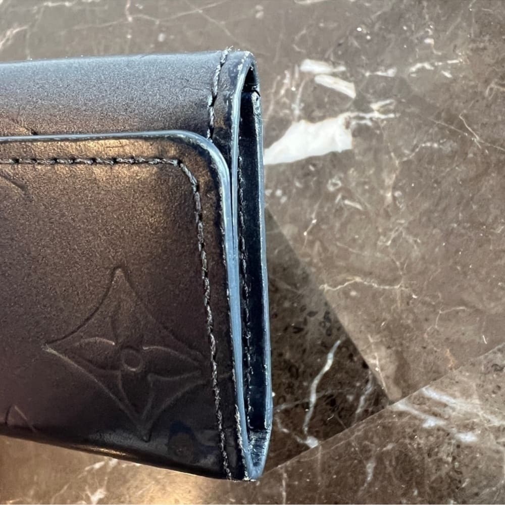 Authentic Louis Vuitton matte vernis key holder - Thumbnail 3