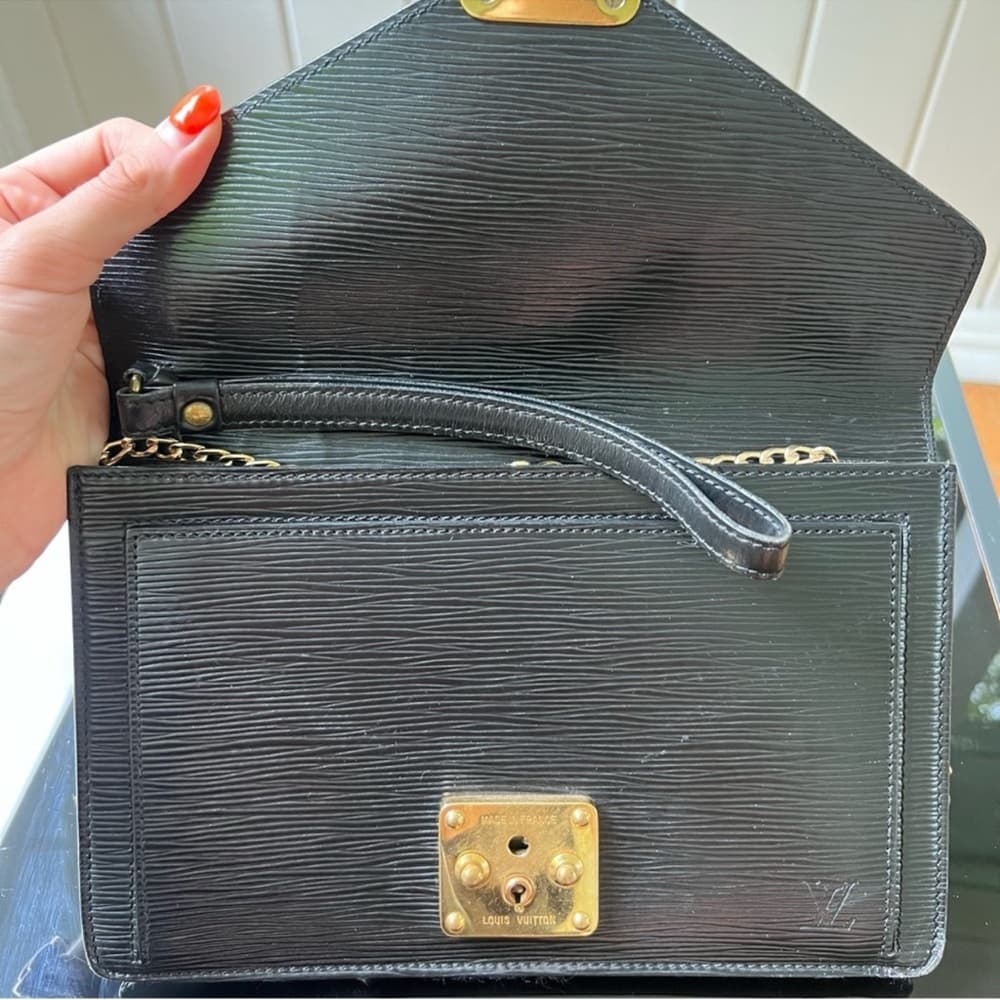 Authentic Louis Vuitton Epi Sellier handbag black gold - Thumbnail 3