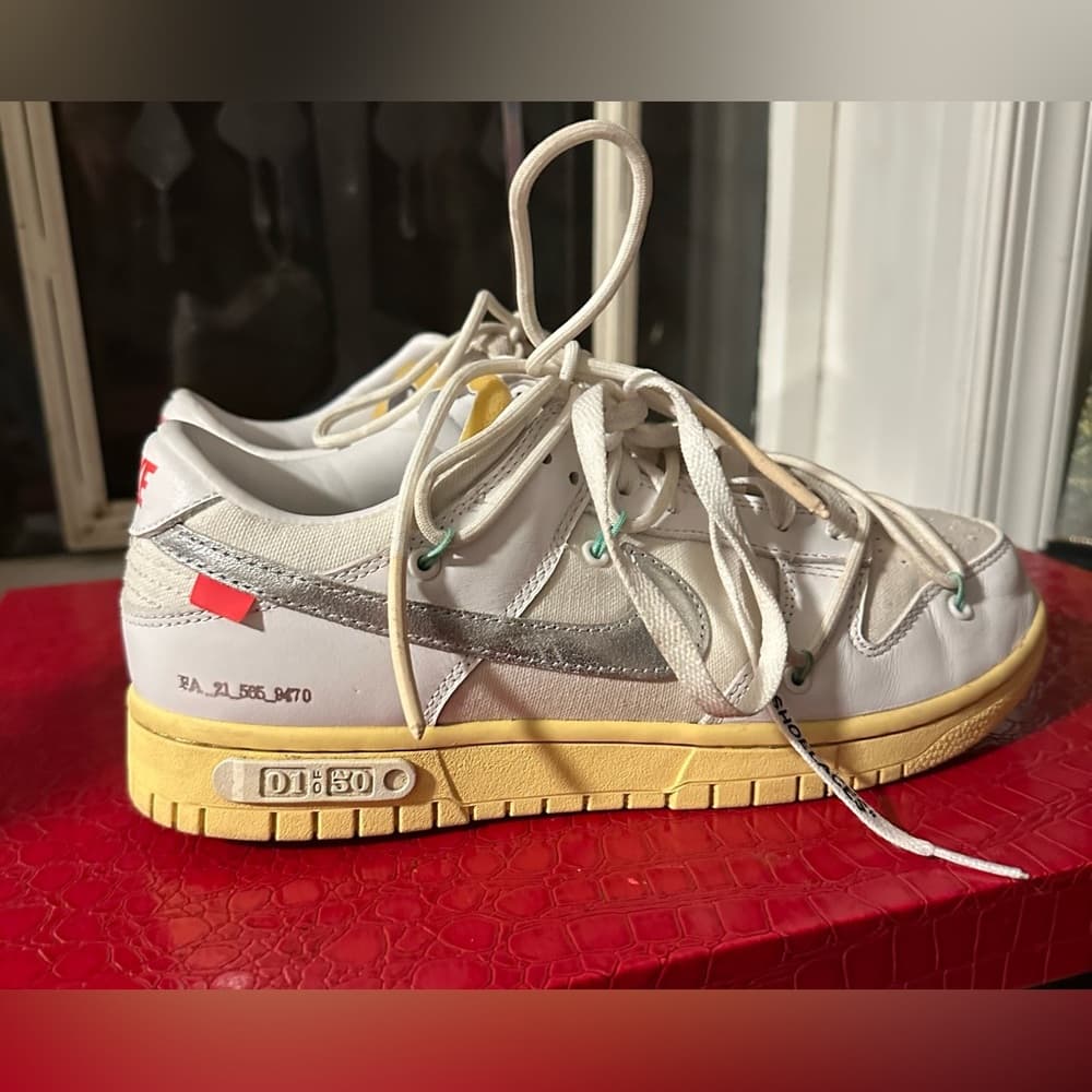Nike Off-White Low Dunk 01 out of 50 white sneakers - Thumbnail 3