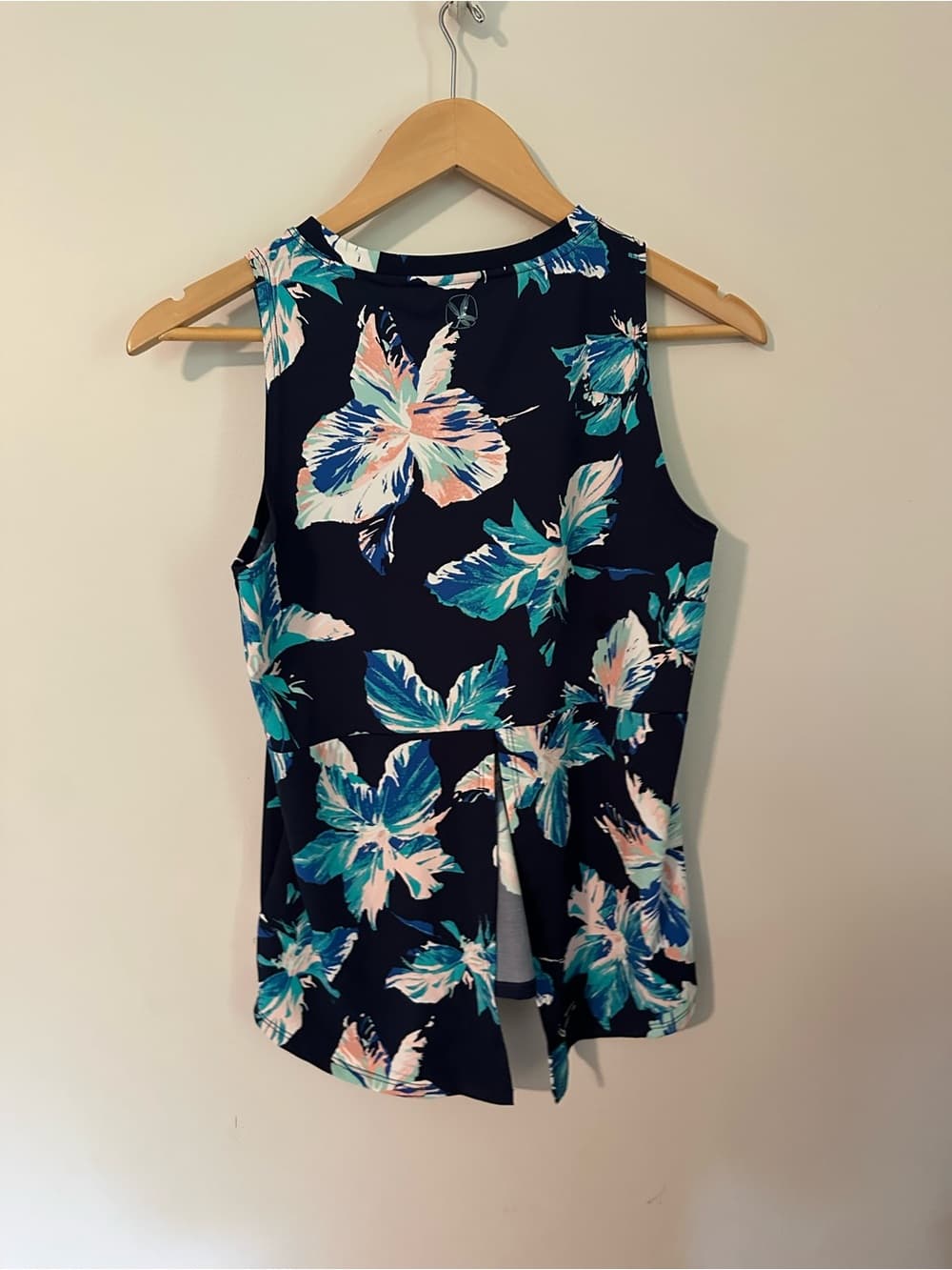 NWOT Carve designs split back floral tank - Thumbnail 2