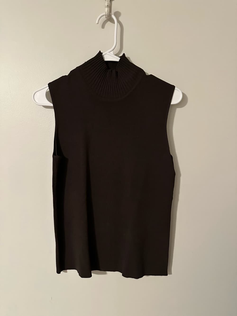 Chico’s mock neck sleeveless top brown