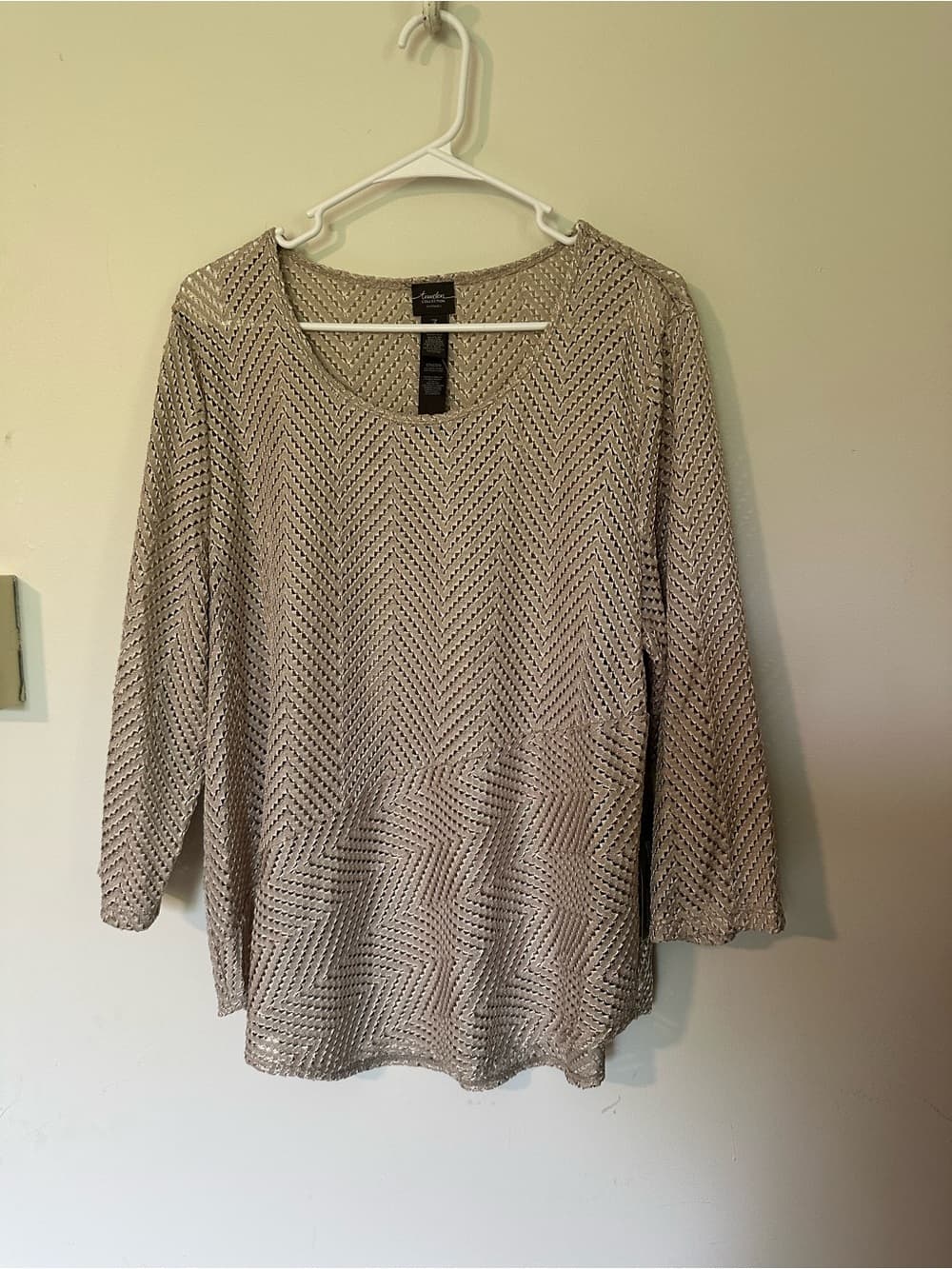 NWT Chico’s Travelers chevron knit blouse beige