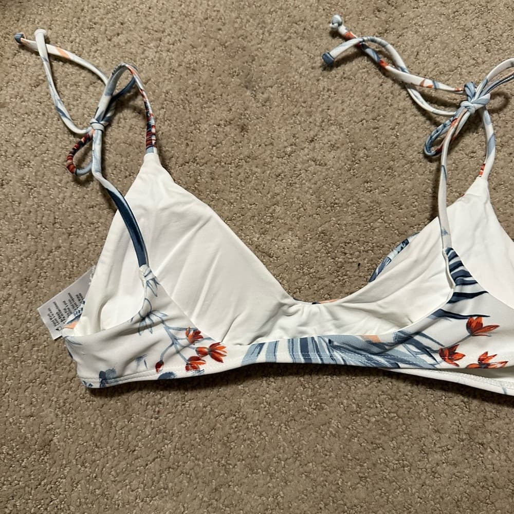 NWOT L*Space Daisy floral bikini top - Thumbnail 2