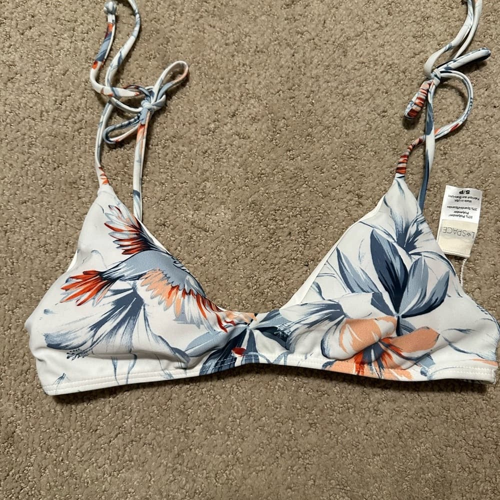 NWOT L*Space Daisy floral bikini top