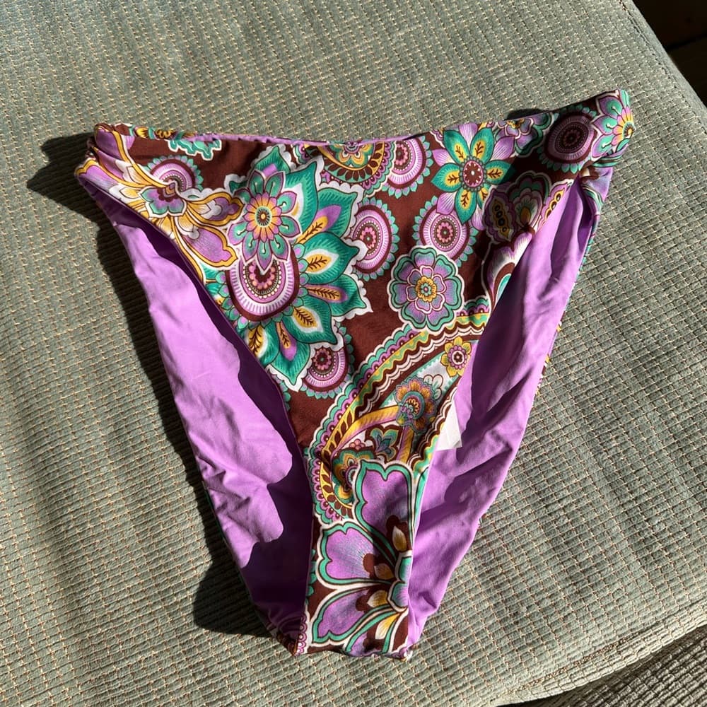 NWT Becca Groovy paisley reversible bikini bottom medium - Thumbnail 2