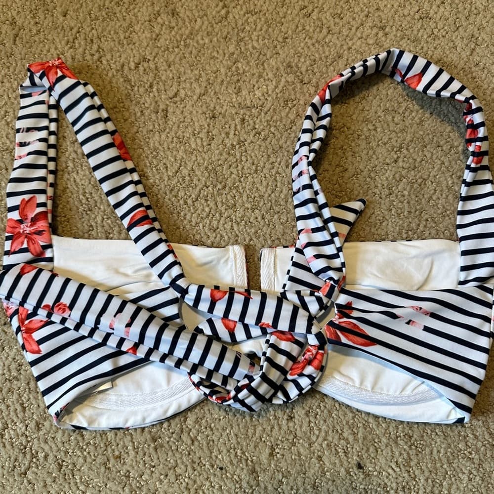 NWOT L*Space Camellia floral bay bikini top - Thumbnail 3